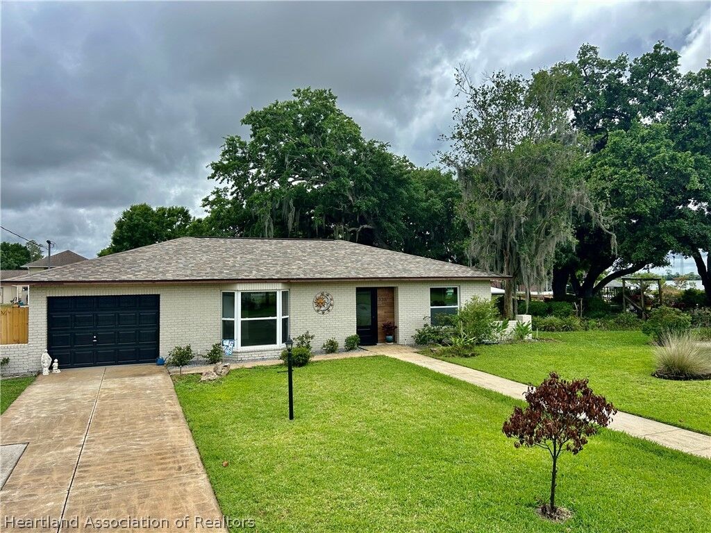 Property Photo:  136 Forever Avenue  FL 33852 
