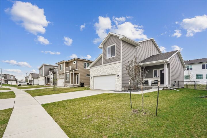 Property Photo: 710 SE Drumlin Drive IA 50263