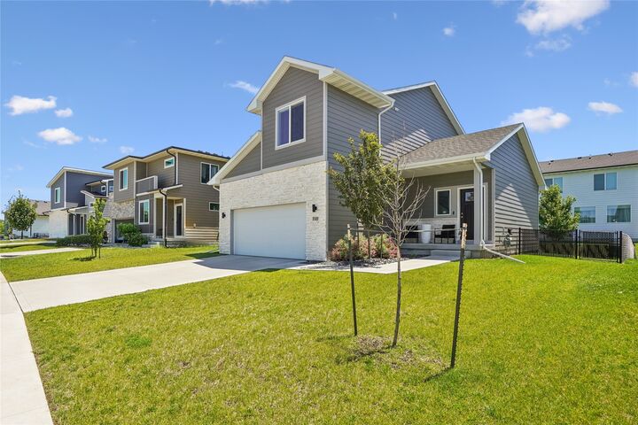 Property Photo: 710 SE Drumlin Drive IA 50263