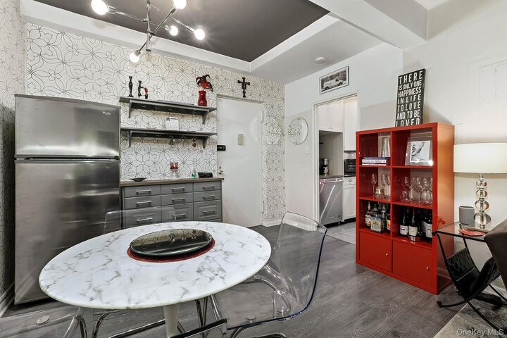 Property Photo:  80 Hartsdale Avenue E 101  NY 10530 