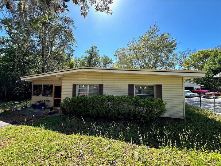 Property Photo:  6013 Idle A While Circle  FL 33523 