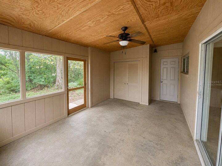 Property Photo:  6013 Idle A While Circle  FL 33523 