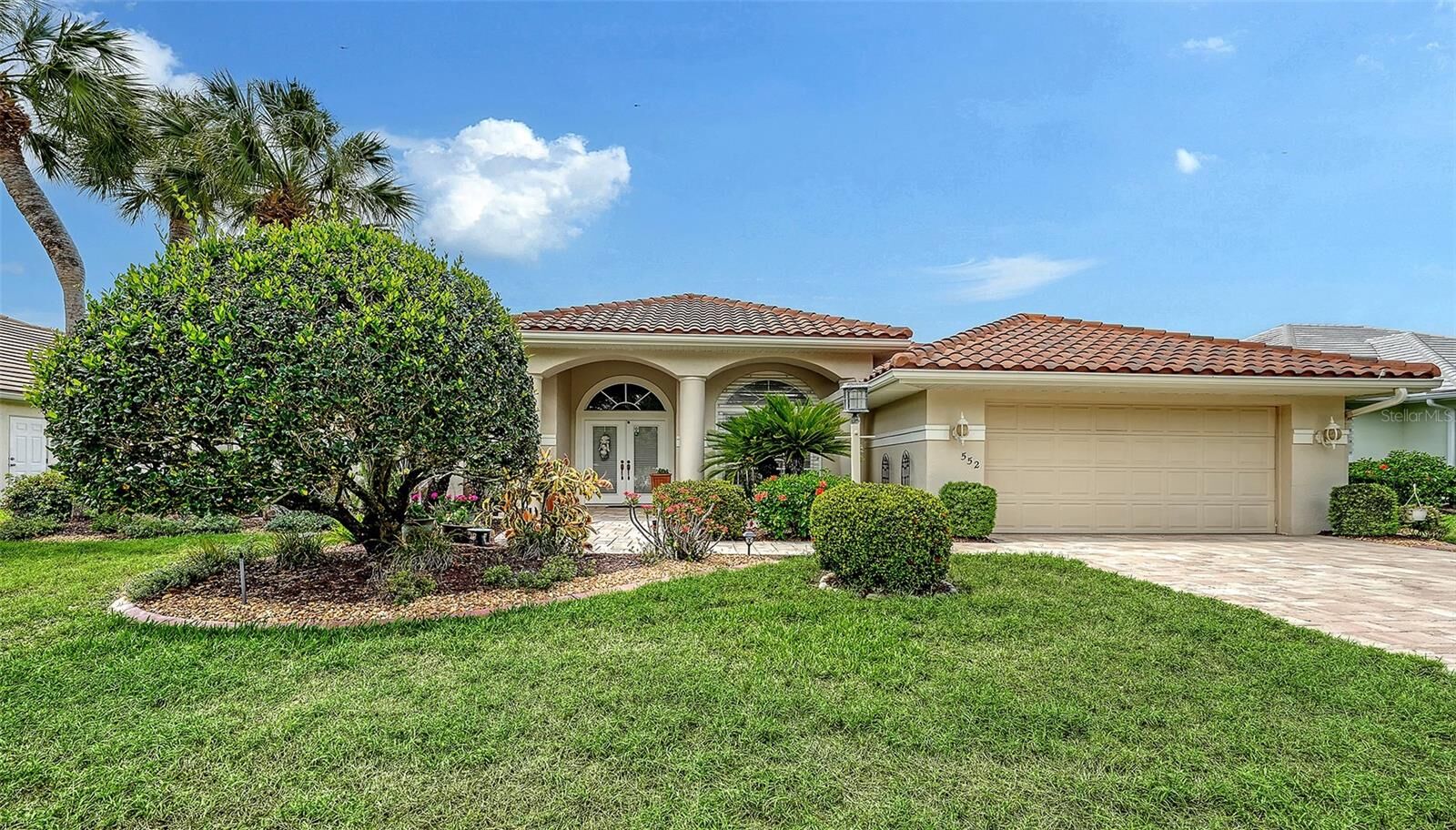 Property Photo: 552 Westmount Lane FL 34293