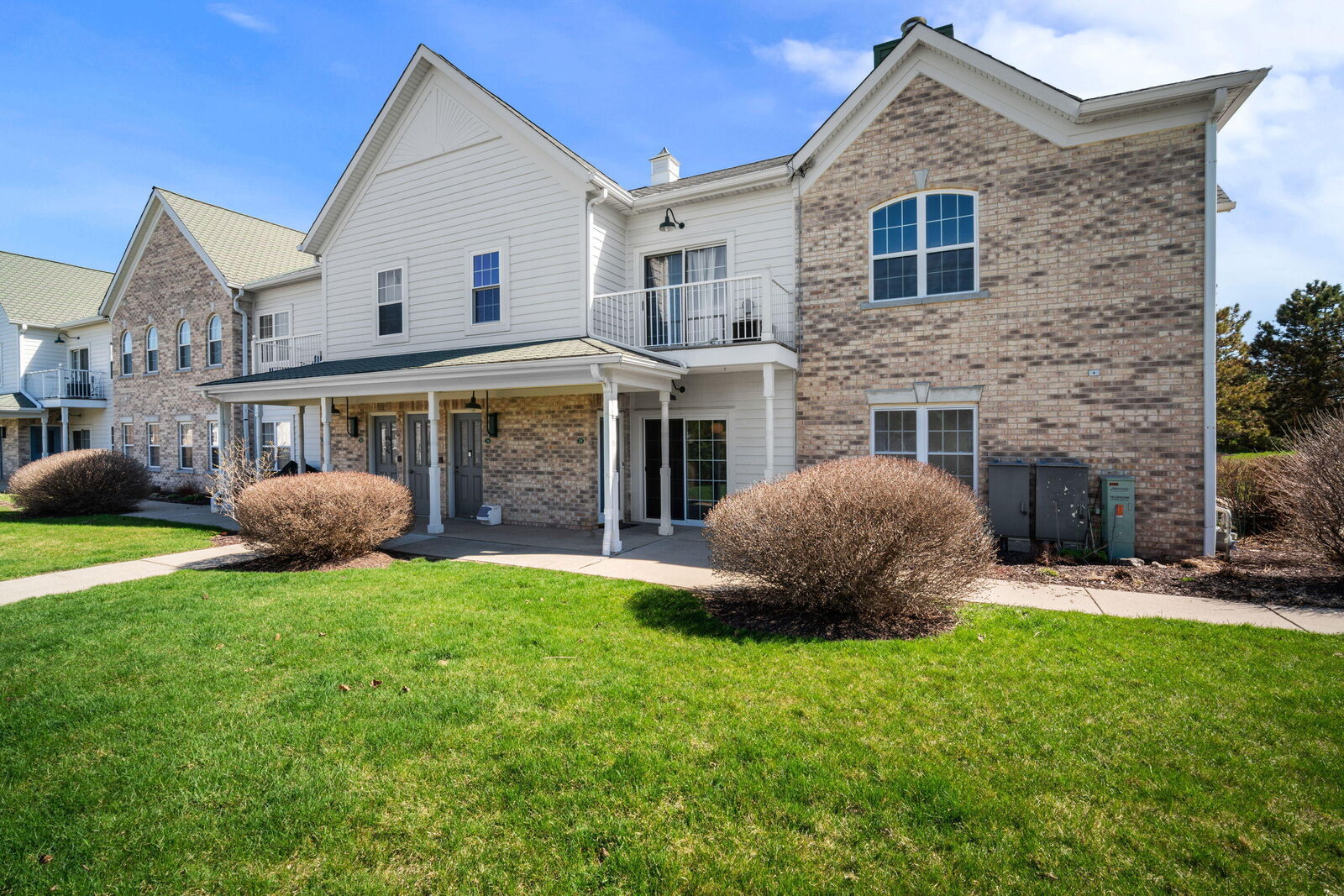 Property Photo:  2720 Northview Rd 33  WI 53188 