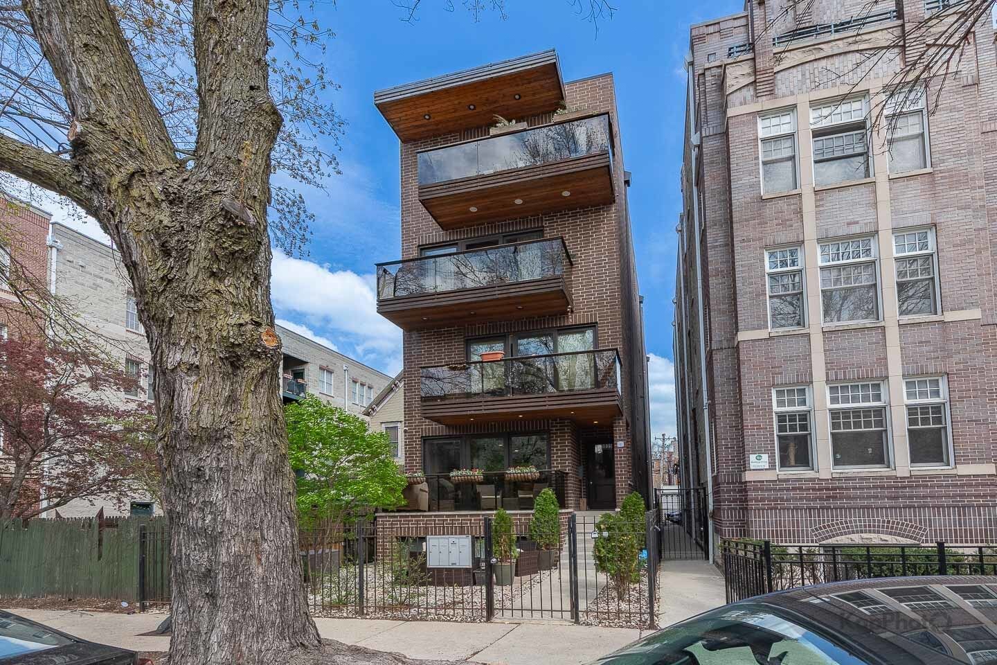 Property Photo:  3839 N Ashland Avenue 2  IL 60613 