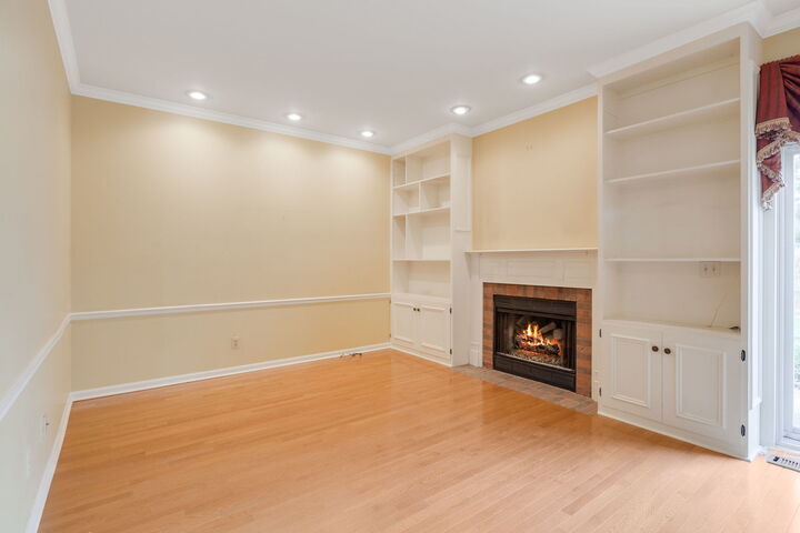 Property Photo: 2104 Foxfield Road IL 60174