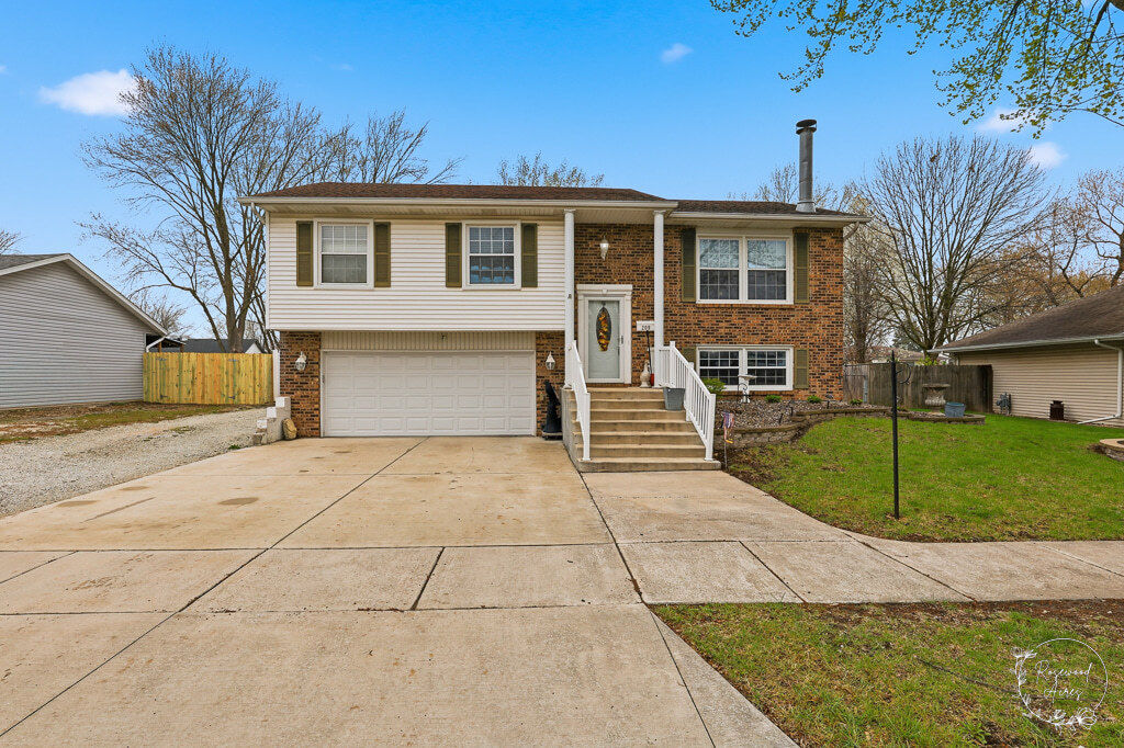 Property Photo:  209 Meadows Road S  IL 60914 