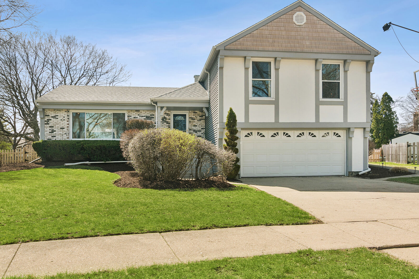 Property Photo:  958 Chaucer Way  IL 60089 