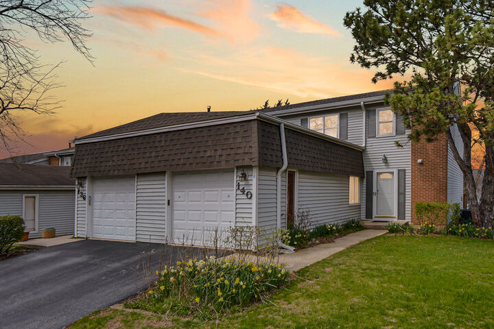 Property Photo:  140 Leslie Lane  IL 60440 