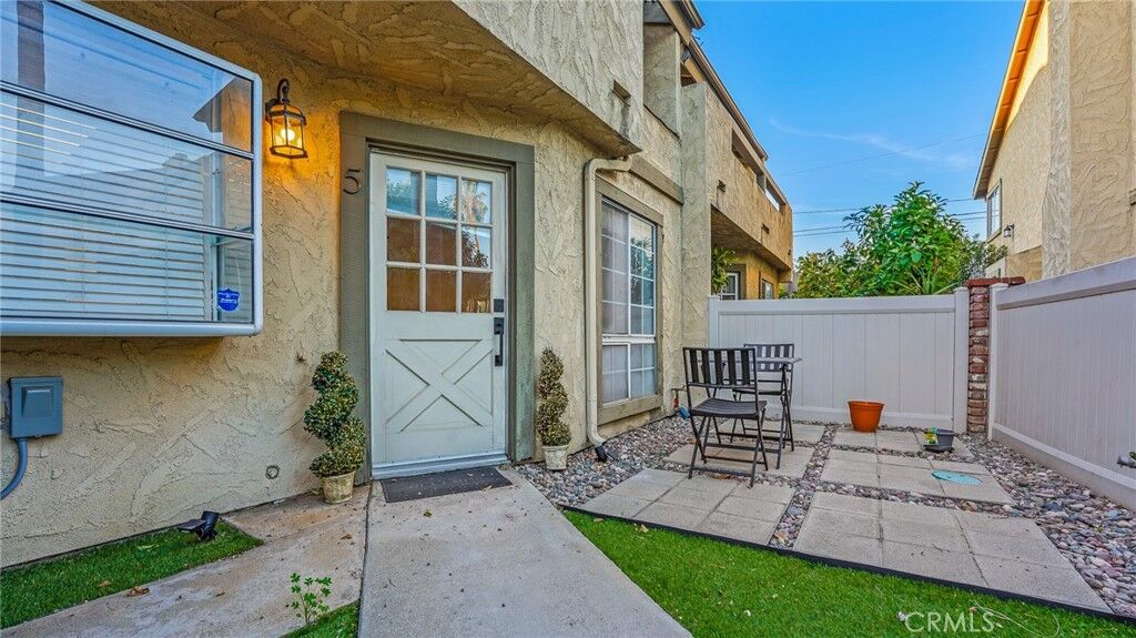 Property Photo:  181 W La Verne Ave 5  CA 91767 