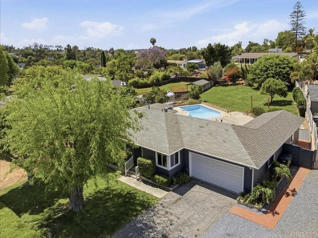 Property Photo: 387 Girard Way CA 92084