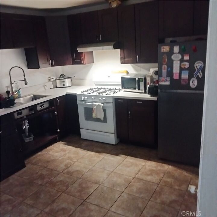 Property Photo: 2007 Baudin CA 91766