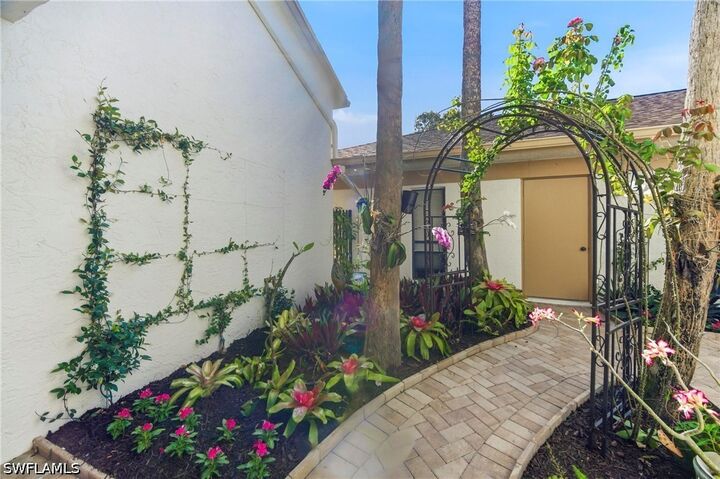 Property Photo:  517 Lake Louise Circle 103  FL 34110 