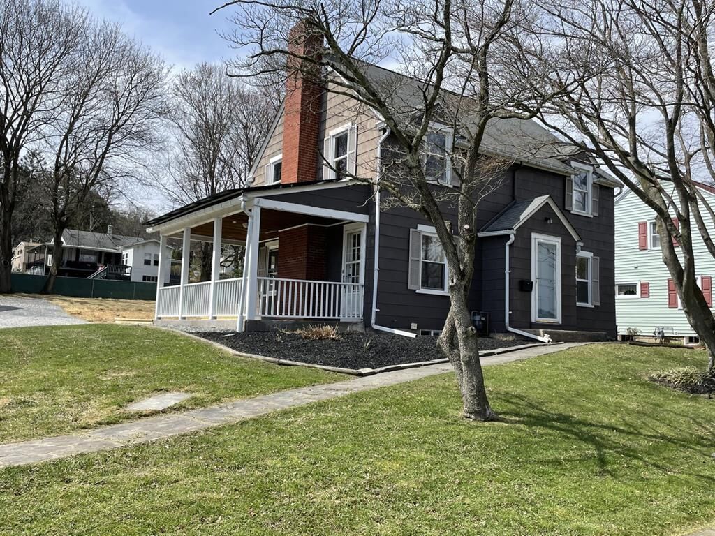 Property Photo:  9 Watts St  PA 18848 