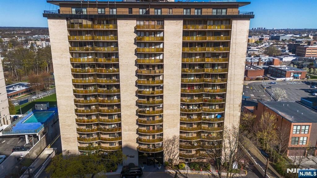 Property Photo:  150 Overlook Avenue 8J  NJ 07601 