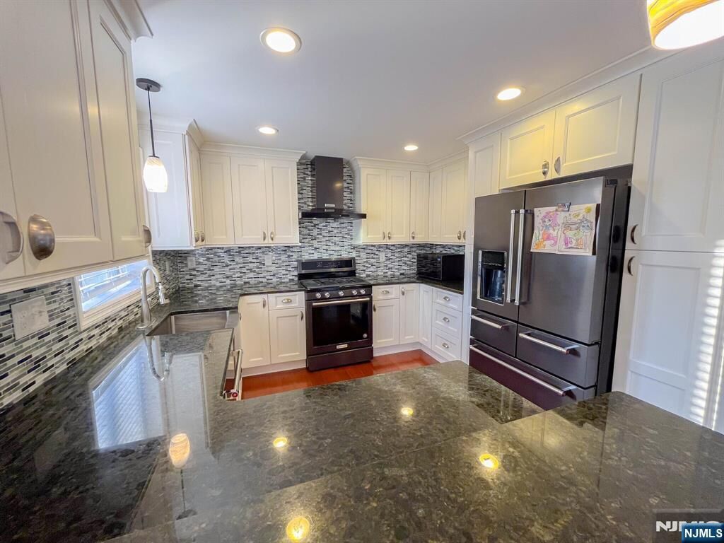 Property Photo:  153 Gordon Avenue  NJ 07512 