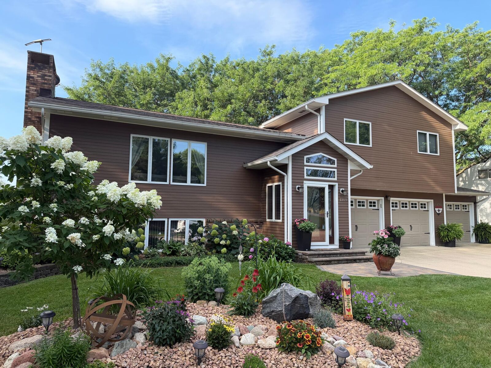 Property Photo: 1309 Oriole Drive MN 56007