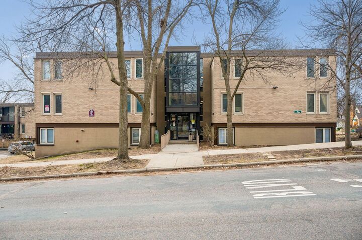 Property Photo:  1405 E 40th Street 18F  MN 55407 