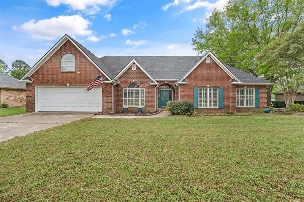 Property Photo:  233 Lakeside Place  TX 75773 