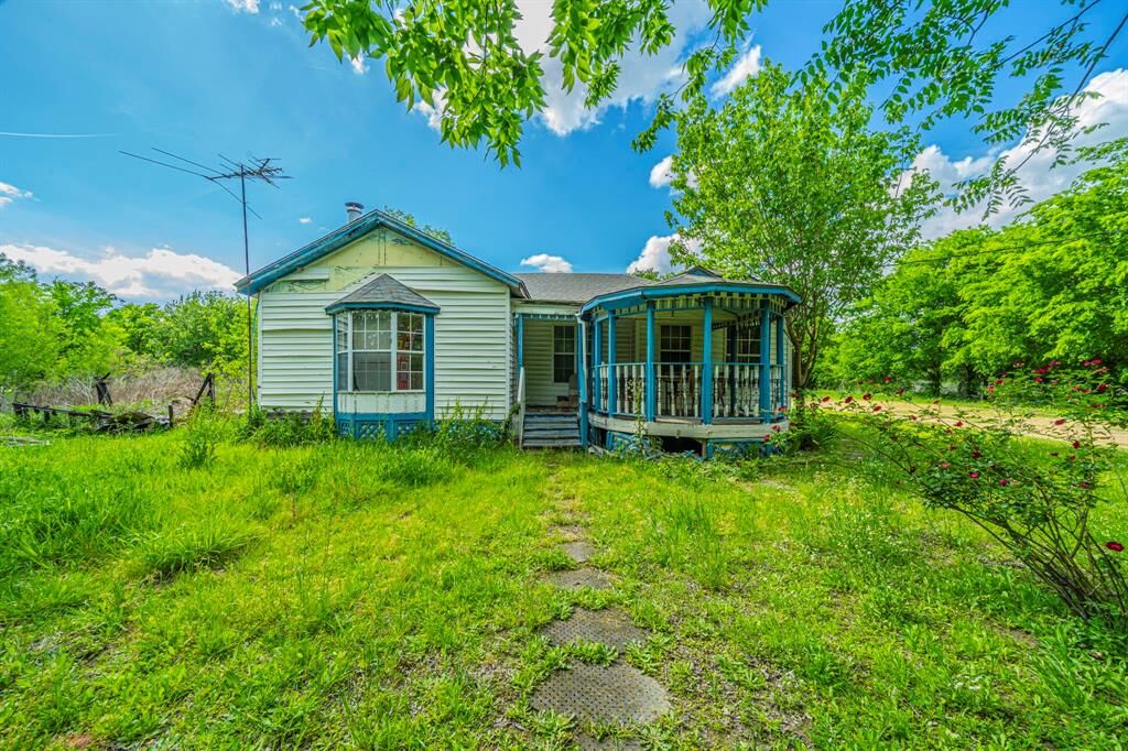 Property Photo:  1424 James Drive  TX 75142 