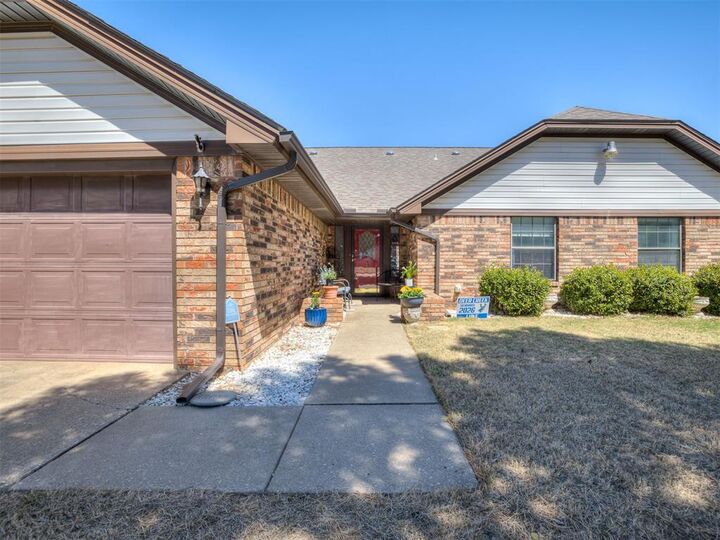 Property Photo:  8201 Willow Creek Boulevard  OK 73162 
