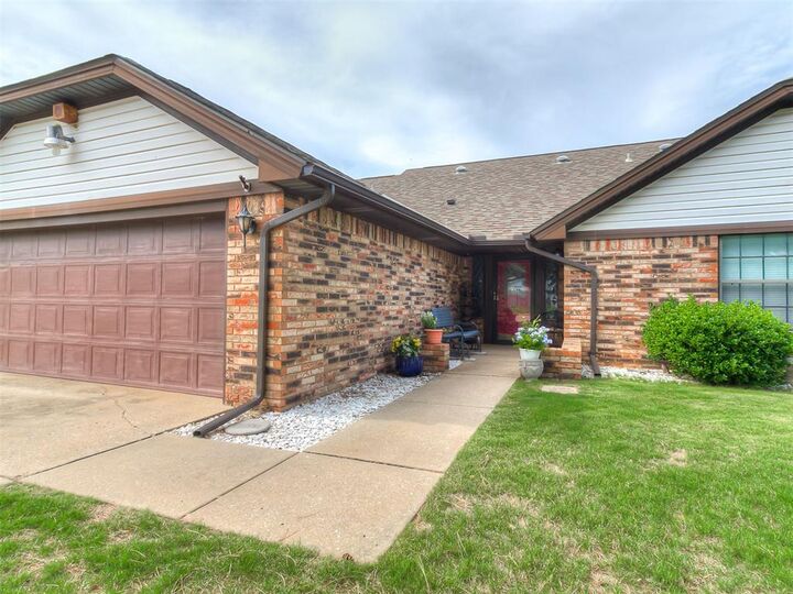 Property Photo:  8201 Willow Creek Boulevard  OK 73162 