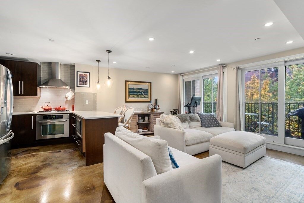 Property Photo:  64-66 Salem St 4R  MA 02113 