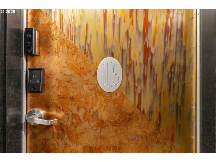 Property Photo: 1410 SW 11th Ave 605 OR 97201