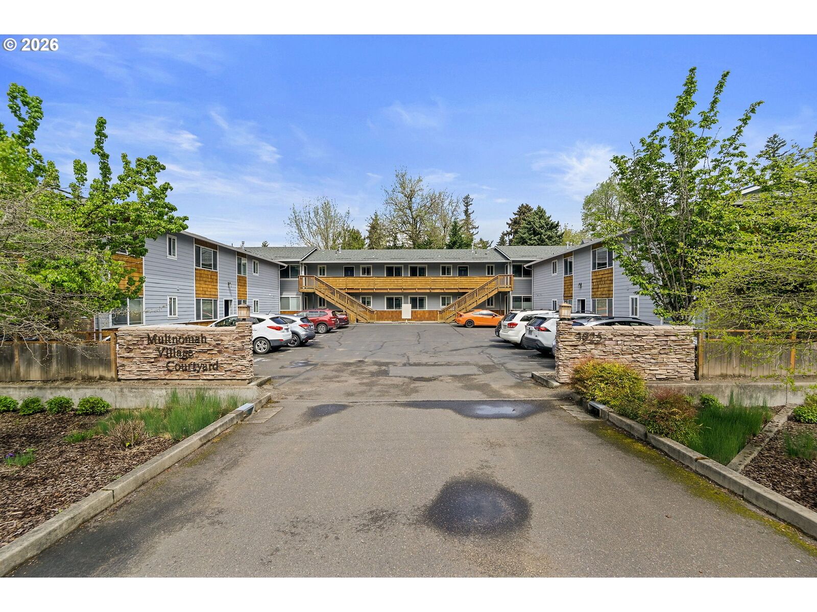 Property Photo: 3925 SW Multnomah Blvd 201 OR 97219
