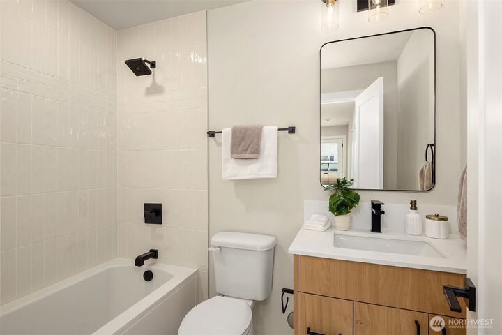 Property Photo:  5718  14th Avenue NW  WA 98107 