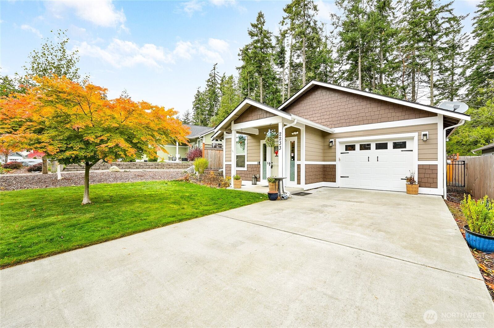 Property Photo:  2233 E Rosecrans Court  WA 98368 