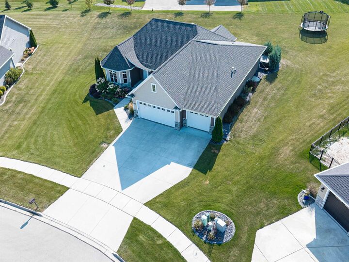 Property Photo:  4637 Trellis Drive  WI 54115 