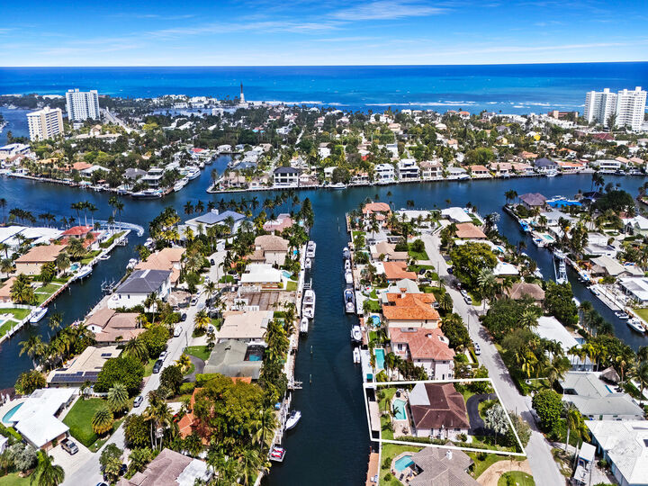 Property Photo: 2881 NE 22nd Court FL 33062