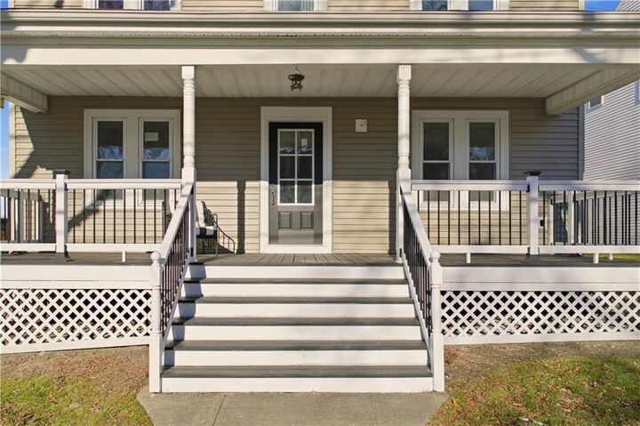Property Photo:  85 Bayview Avenue 2  RI 02809 