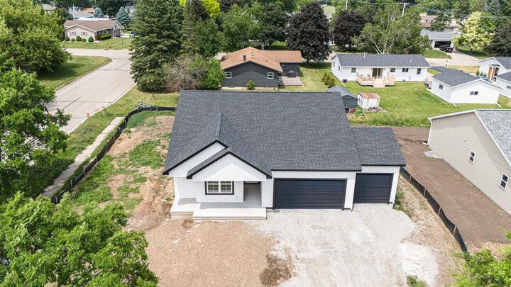 Property Photo:  504 Village Lane  WI 54971 