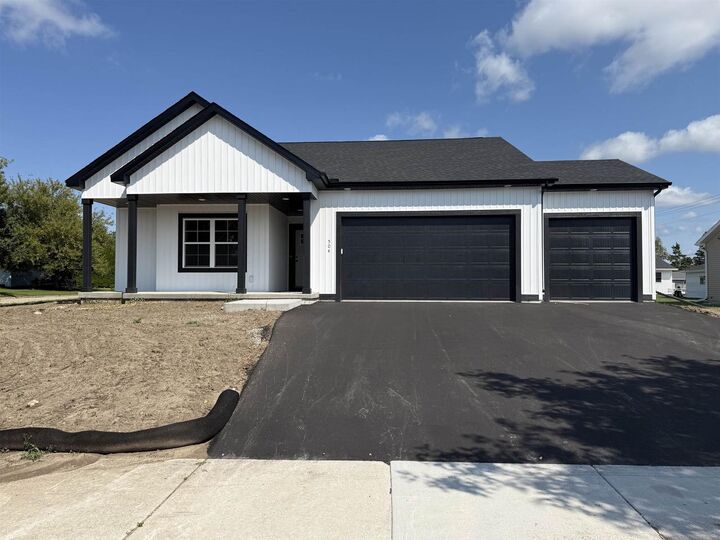 Property Photo:  504 Village Lane  WI 54971 