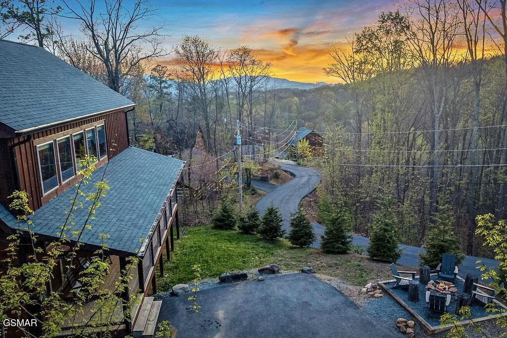 Property Photo:  834 Pine Top Lane  TN 37738 