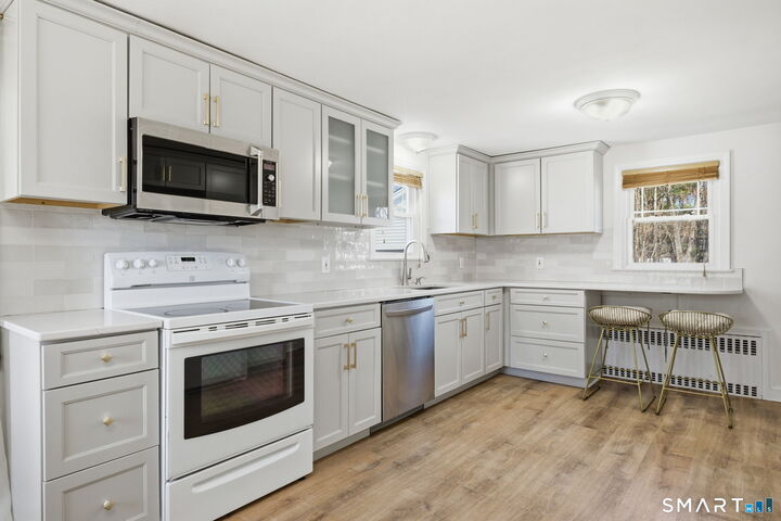 Property Photo:  104 Price Boulevard  CT 06119 