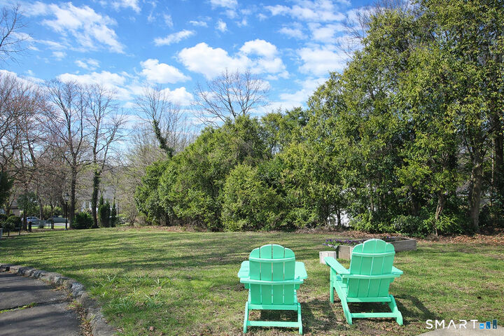 Property Photo:  151 Colony Street  CT 06518 