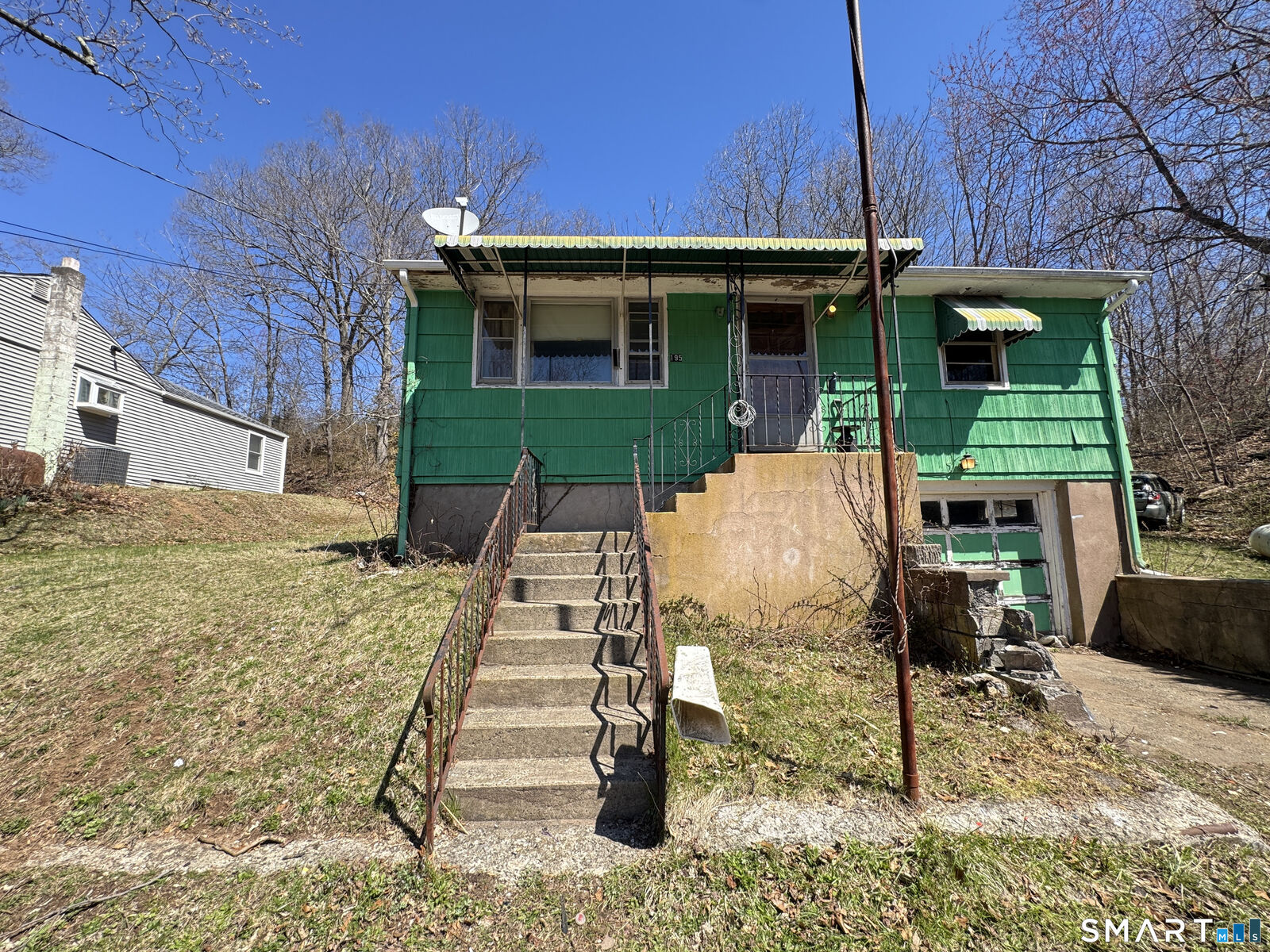 Property Photo:  195 Main Street  CT 06405 