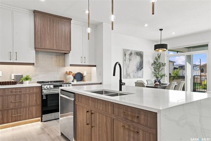 Property Photo: 102 Cockcroft Manor SK S7V 1Y5