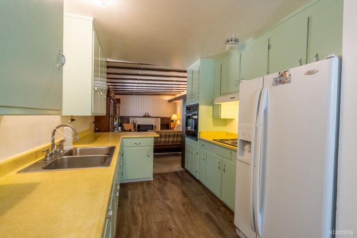Property Photo: 859 Glorene Avenue CA 96150
