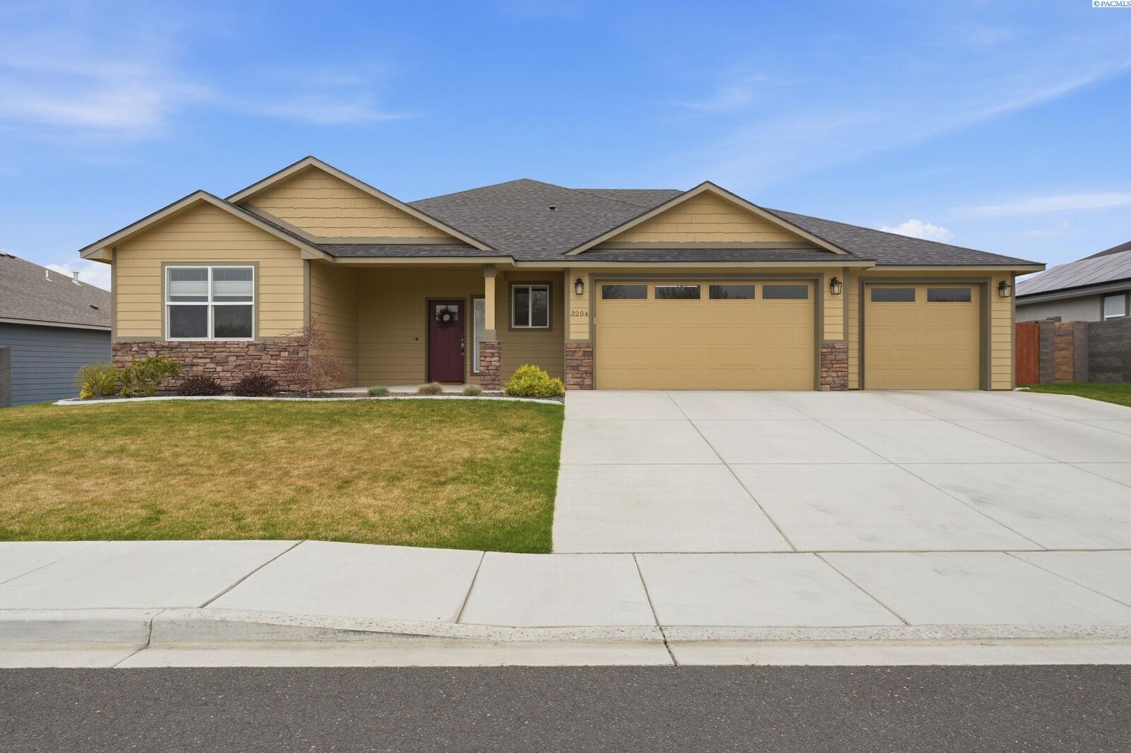 Property Photo:  3204 Indigo Ln  WA 99301 