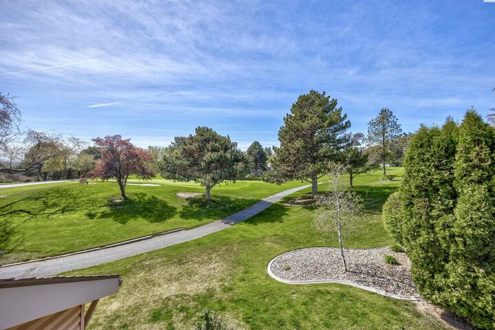 Property Photo:  241 Pinetree Lane  WA 99352 
