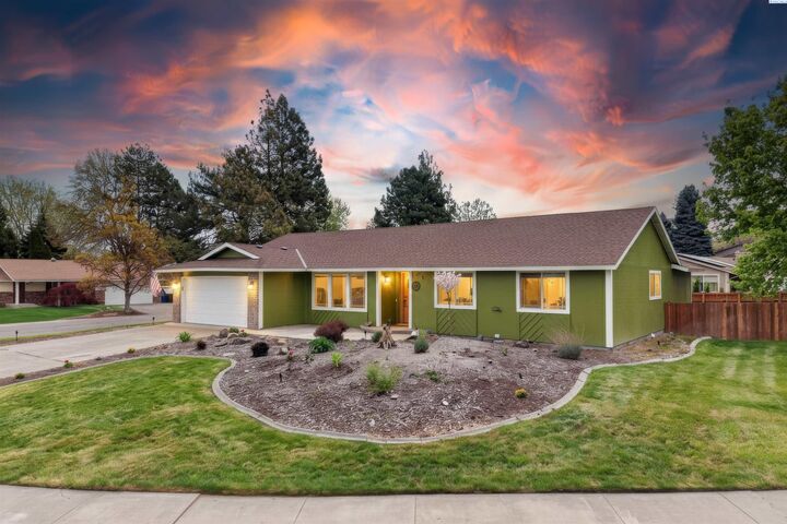 Property Photo:  233 Greenbriar W.  WA 99352 