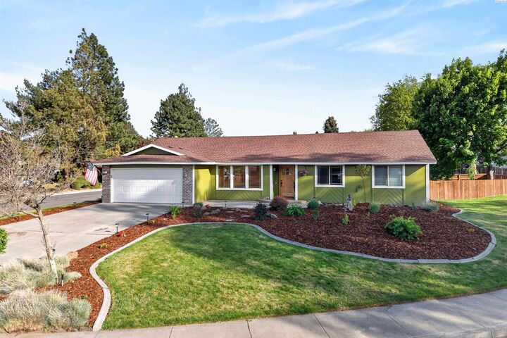 Property Photo:  233 Greenbriar W.  WA 99352 
