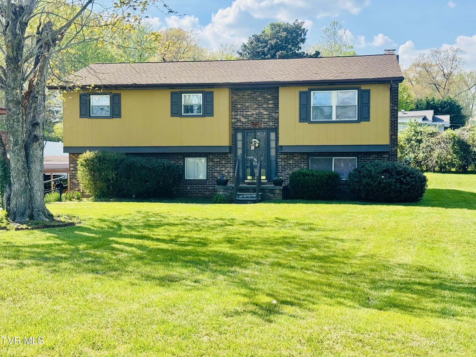 Property Photo:  1303 East 10th Avenue  TN 37601 