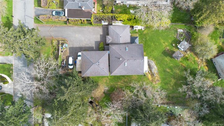 Property Photo: 863 Parklands Dr BC V9A 4L6