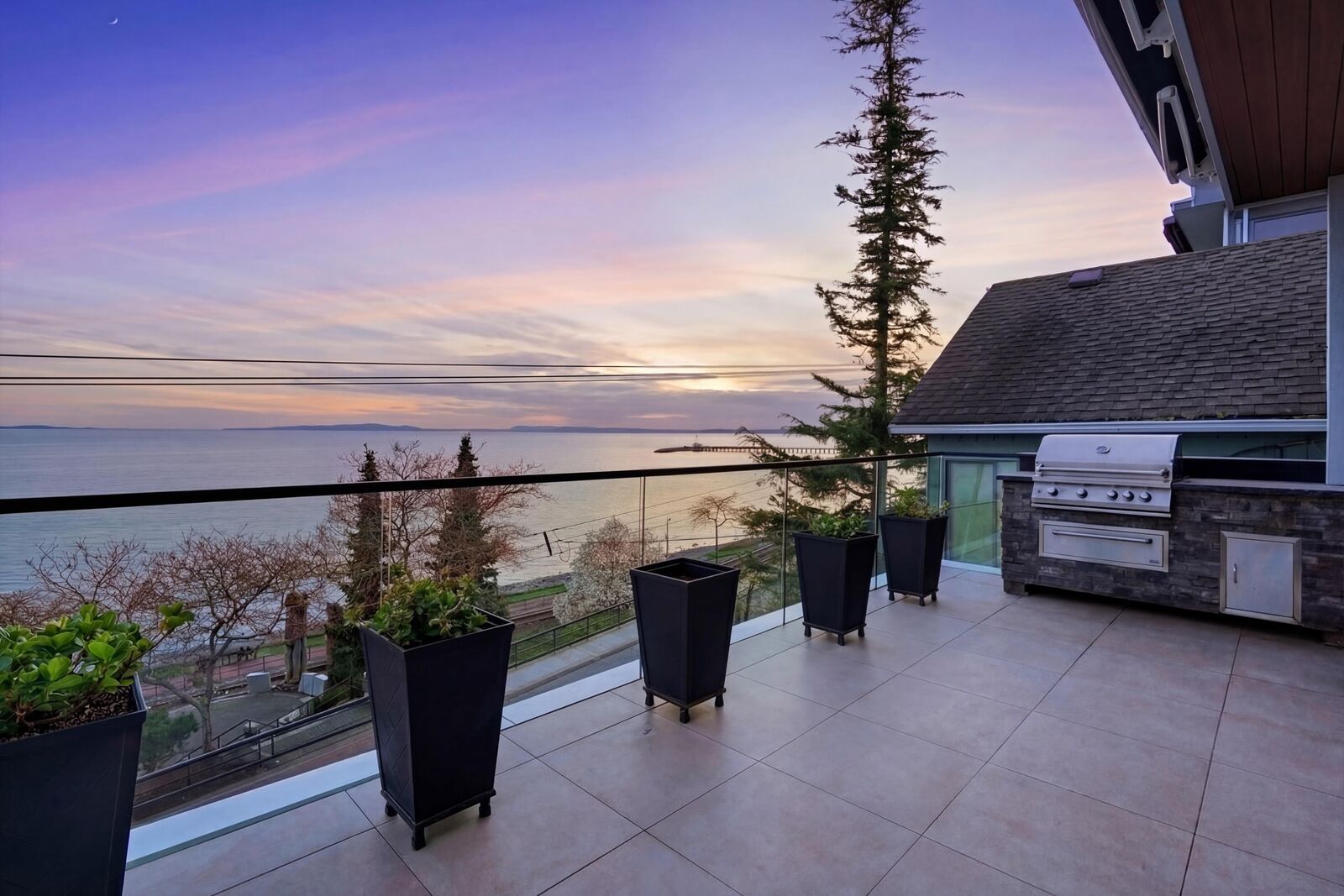 Photo de la propriété:  15377 Marine Drive  BC V4B 1C8 