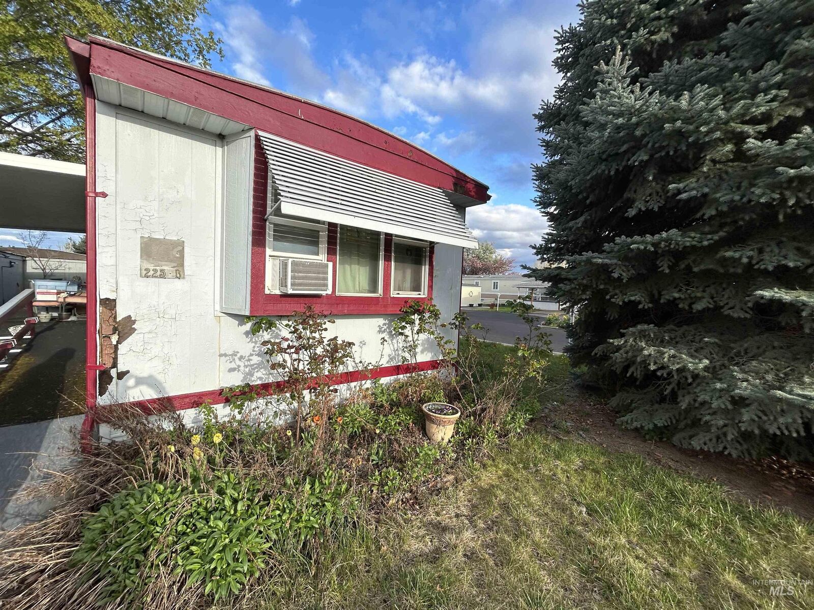 Property Photo:  2015 6th Ave. Spc 225  WA 99403 